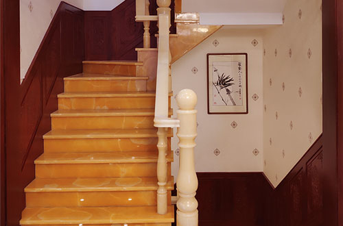 顺德中式别墅室内汉白玉石楼梯的定制安装装饰效果